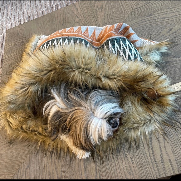 🎉3X HOST PICK🎉Like New, Athena Artisan crafted Snuggle Bed for Pets. - Picture 2 of 6